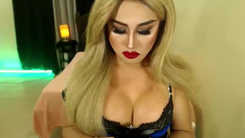 Snapshot of tshugescock chatting on February 2025 08:05:02 PM SEDUCTIVEmistresCUMS online show from February 2025 08:05:02 PM