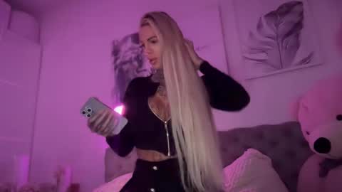 Snapshot of tsmiadeluxxe chatting on December 2025 05:23:01 AM tsmiadeluxxe online show from December 2025 05:23:01 AM