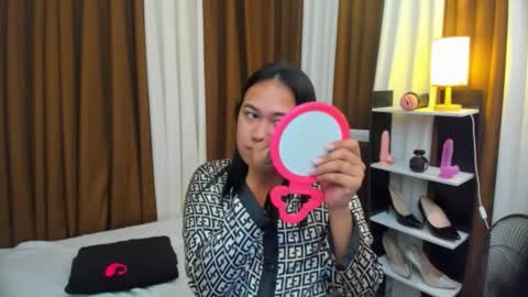 Karen Oquio online show from October 2025 04:44:02 AM