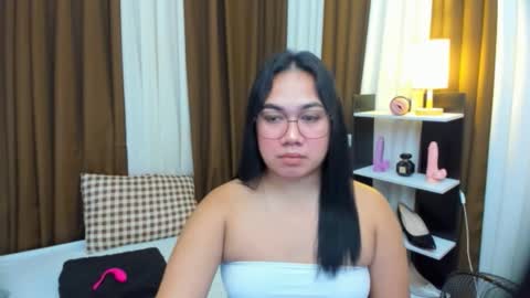Karen Oquio online show from October 2025 09:09:02 PM