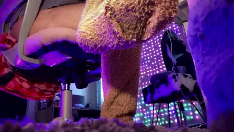 Snapshot of tsunderenextdoor chatting on October 2025 04:41:01 PM MOCHI NEXT DOOR online show from October 2025 04:41:01 PM