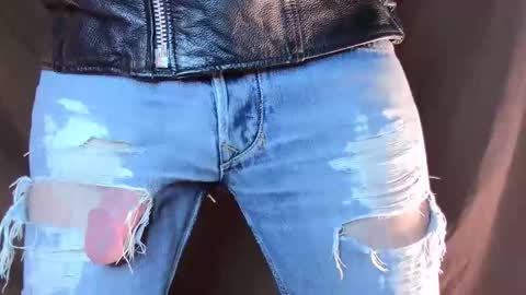 Snapshot of turquoise_metallic chatting on November 2025 01:33:02 PM Phil Box online show from November 2025 01:33:02 PM