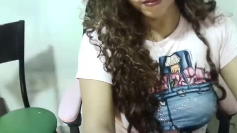 Snapshot of tuzusy chatting on January 2025 02:28:02 AM tuzusy online show from January 2025 02:28:02 AM