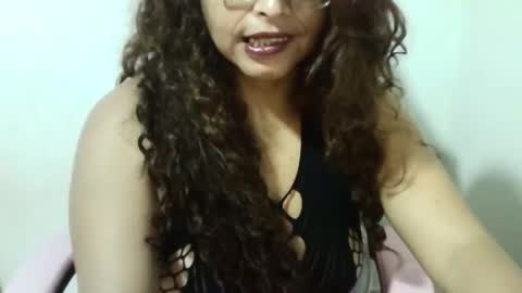 Snapshot of tuzusy chatting on January 2025 02:43:01 AM tuzusy online show from January 2025 02:43:01 AM