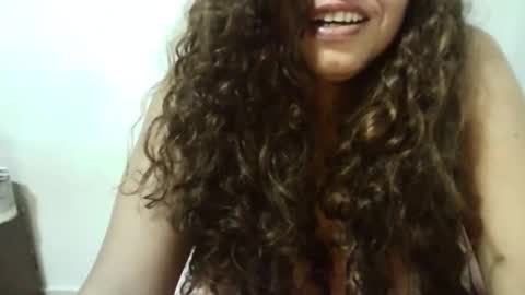 Snapshot of tuzusy chatting on January 2025 06:38:01 AM tuzusy online show from January 2025 06:38:01 AM