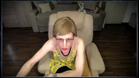 Snapshot of tvclementine chatting on October 2025 12:27:01 PM Clementine online show from October 2025 12:27:01 PM