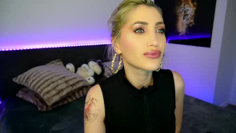 Snapshot of tweety_twist chatting on February 2025 08:59:02 PM MayCarrey online show from February 2025 08:59:02 PM