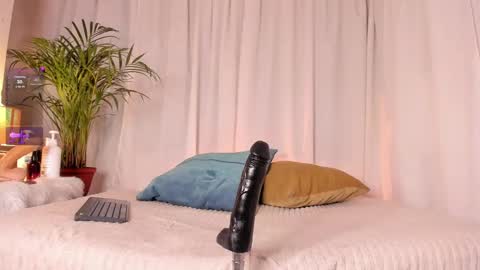 Lion online show from February 2025 10:53:02 PM