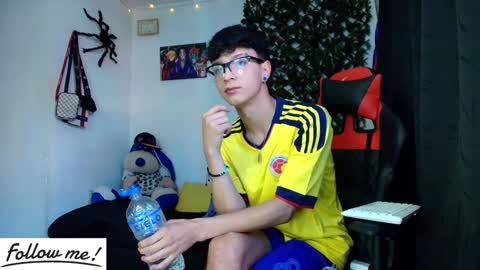 Snapshot of twink_sebas_ chatting on January 2025 06:41:02 PM Bad boy sebastian online show from January 2025 06:41:02 PM