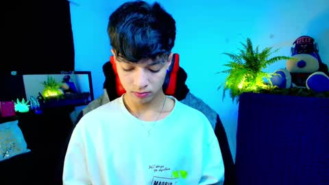 Snapshot of twink_sebas_ chatting on October 2025 04:54:01 AM Bad boy sebastian online show from October 2025 04:54:01 AM