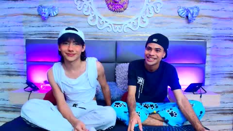 Snapshot of twinslovers_ chatting on September 2025 07:59:01 PM twinslovers_ online show from September 2025 07:59:01 PM