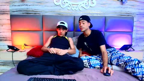 Snapshot of twinslovers_ chatting on September 2025 07:49:01 PM twinslovers_ online show from September 2025 07:49:01 PM