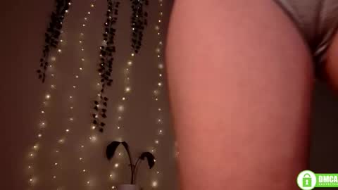 Snapshot of twix_girl chatting on November 2025 08:42:02 PM Stranger online show from November 2025 08:42:02 PM