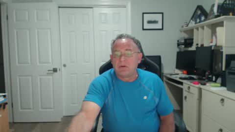 Snapshot of twopeopleinlove chatting on October 2025 10:01:02 AM Twopeopleinlove online show from October 2025 10:01:02 AM