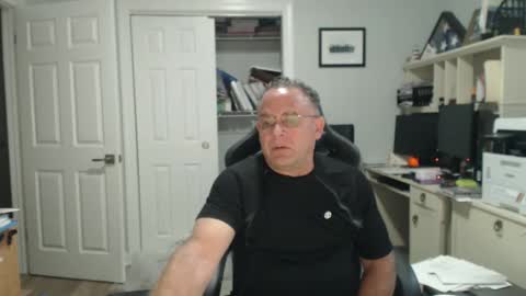 Snapshot of twopeopleinlove chatting on October 2025 10:13:01 AM Twopeopleinlove online show from October 2025 10:13:01 AM