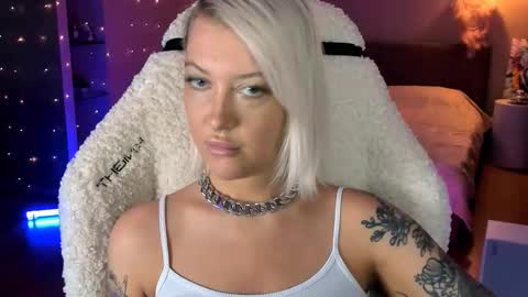 Snapshot of tykioty_miley chatting on October 2025 12:16:01 PM Miley online show from October 2025 12:16:01 PM