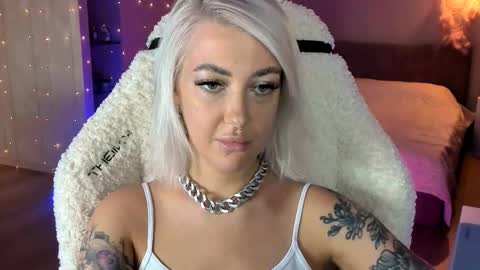 Snapshot of tykioty_miley chatting on November 2025 11:12:01 AM Miley online show from November 2025 11:12:01 AM