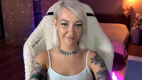 Snapshot of tykioty_miley chatting on November 2025 11:30:01 AM Miley online show from November 2025 11:30:01 AM