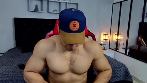 tyler_hank1 online show from December 2024 01:51:02 PM