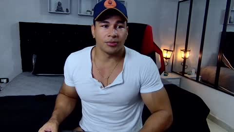 tyler_hank1 online show from January 2025 11:08:01 PM