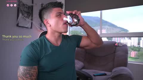 Snapshot of tyler_muscle chatting on October 2025 09:02:01 PM David online show from October 2025 09:02:01 PM