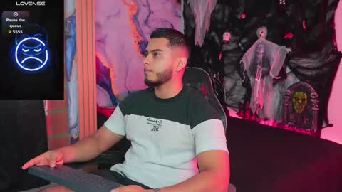 Snapshot of tyler_price01 chatting on October 2025 09:03:02 PM Tyler online show from October 2025 09:03:02 PM