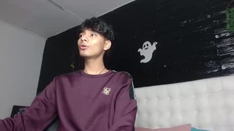 Snapshot of tyler_wolf_1 chatting on November 2025 12:27:02 PM tyler_wolf_1 online show from November 2025 12:27:02 PM