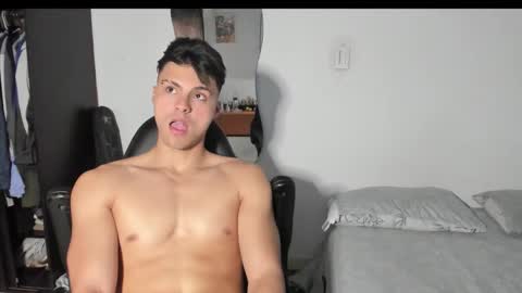 T Y L E R online show from October 2025 05:23:02 PM