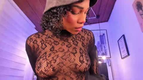 Snapshot of tylla_ chatting on October 2025 03:59:02 AM online show from October 2025 03:59:02 AM