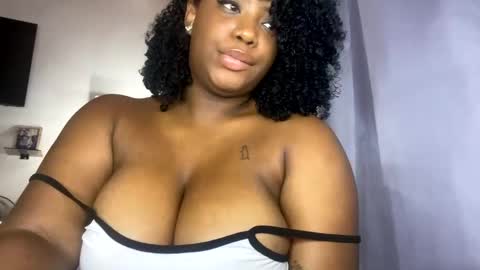 Snapshot of tyra_privacy chatting on March 2025 02:32:01 AM Tyra privacy online show from March 2025 02:32:01 AM