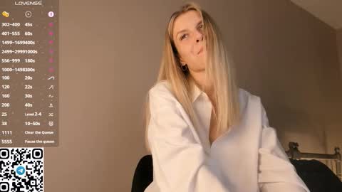 Snapshot of tyty_pupu chatting on September 2025 06:55:01 PM Christine 3 Next broadcast tomorrow at 2100 GMT 5 online show from September 2025 06:55:01 PM