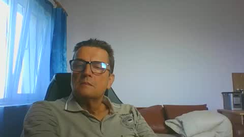 Snapshot of ulmeni7 chatting on October 2025 09:10:01 AM ulmeni7 online show from October 2025 09:10:01 AM