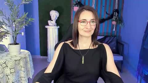 UnaTera online show from October 2025 05:18:02 AM