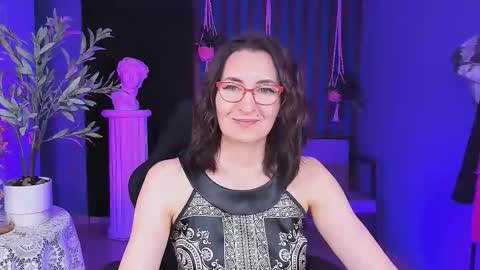 UnaTera online show from November 2025 05:28:02 AM