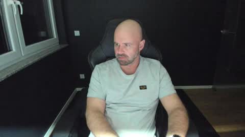 Uncle Bear online show from November 2025 12:33:01 AM