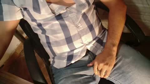 Giov online show from October 2025 06:39:01 PM