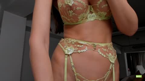 Snapshot of unforgettable_s chatting on December 2024 06:39:01 PM Silvia online show from December 2024 06:39:01 PM