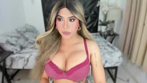 Snapshot of unforgettablejuliaxx chatting on November 2025 02:39:01 PM Julia online show from November 2025 02:39:01 PM