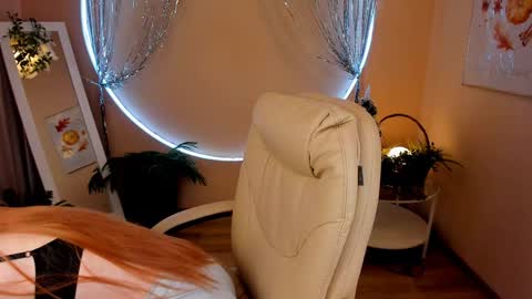 Snapshot of unicent chatting on December 2024 08:37:02 PM Call me Mira thumbs up its make me happy online show from December 2024 08:37:02 PM