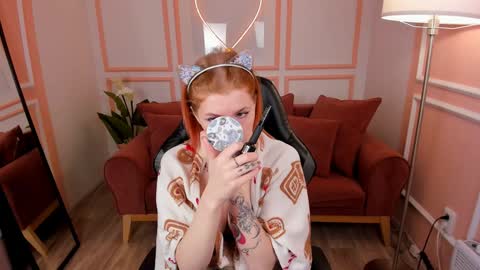 Snapshot of unicent chatting on December 2024 01:43:02 PM Call me Mira thumbs up its make me happy online show from December 2024 01:43:02 PM