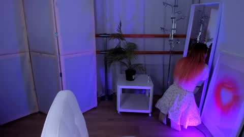 Snapshot of unicent chatting on January 2025 08:43:02 PM Call me Mira thumbs up its make me happy online show from January 2025 08:43:02 PM