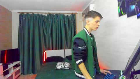 Snapshot of unitalex chatting on November 2025 07:59:01 PM Alex online show from November 2025 07:59:01 PM