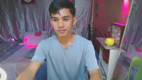 ur_shan21 online show from November 2025 04:33:01 PM