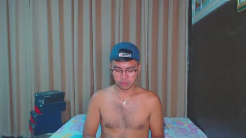 Snapshot of urasianversahunkxx chatting on February 2025 02:02:02 PM johnzen online show from February 2025 02:02:02 PM