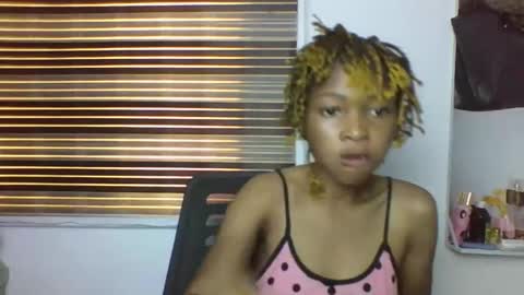 Snapshot of urflirtydoll chatting on October 2025 09:40:02 AM urflirtydoll online show from October 2025 09:40:02 AM