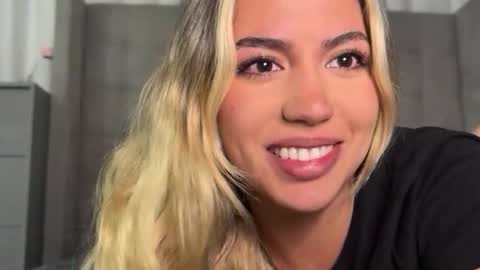 Snapshot of urgfmandy chatting on December 2025 02:49:01 AM urgfmandy online show from December 2025 02:49:01 AM