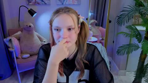 Emma online show from September 2025 08:44:01 PM