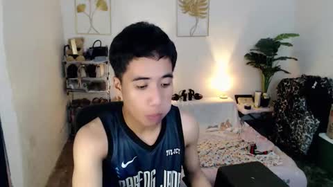 Snapshot of urguy_habibi chatting on November 2025 04:40:02 PM Bib online show from November 2025 04:40:02 PM