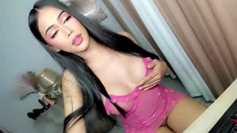 Snapshot of urlovelyangelts chatting on November 2025 08:52:01 PM ANGEL online show from November 2025 08:52:01 PM