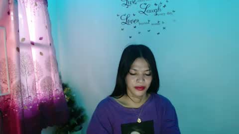 hi im kim online show from December 2024 08:27:01 AM